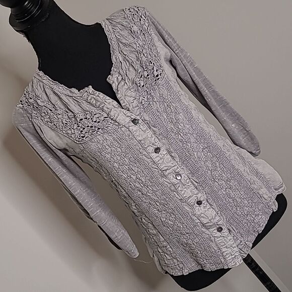 Solitaire  sx M distressed embroidered, crochet top abalone buttons - Picture 1 of 11